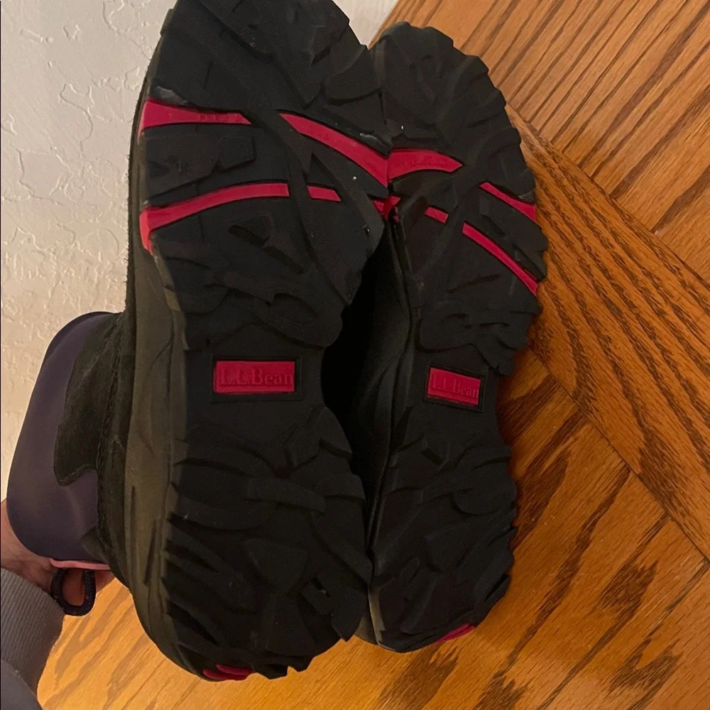 L.L. Bean 3M Thinsulate Black and Purple Winter Boots women’s size 8